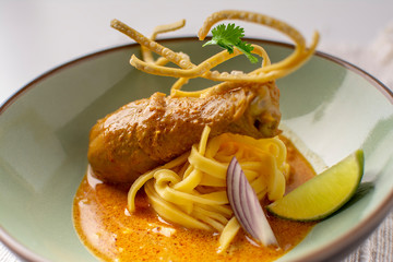 gelbes thai hühnercurry