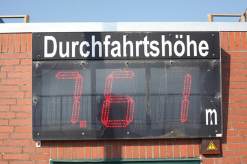 Elektronisches Display Maximale Durchfahrtshöhe
