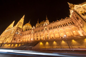 Obraz na płótnie Canvas Hungarian parliament by night