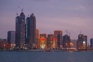 Fototapeta na wymiar Crucero en el Emirato de Abu Dabhi, Emiratos Árabes Unidos, Golfo Pérsico