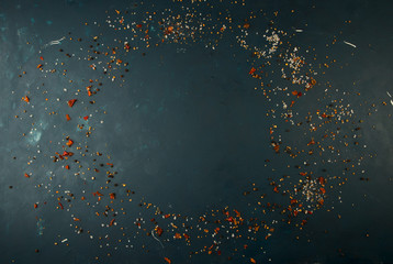 SPICES ON A DARK BACKGROUND. SCATTERED SPICES ON A DARK TEXTURED BACKGROUND.