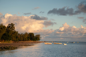 Boote im Sonnenuntergang