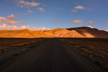 Fototapeta na wymiar Pamir Highway in the last light of the day (Tajikistan)