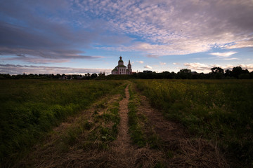 The road to the temple. Suzdal. Vladimir region. Russian province.