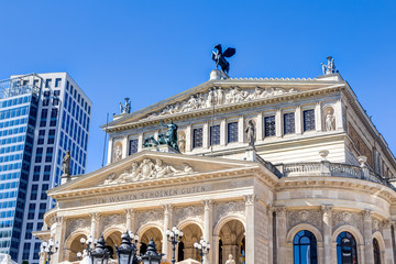 Fototapeta na wymiar Alte Oper in Zentrum von Frankfurt am Main