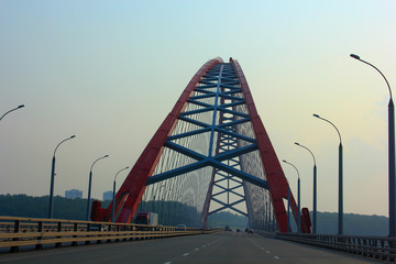 Obraz premium arch bridge across the river ob in novosibirsk