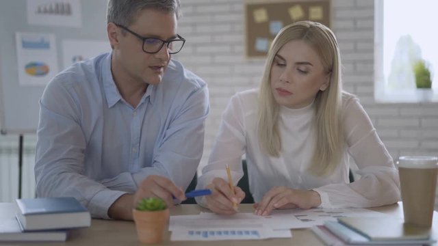 business colleagues talking, sitting behind a Desk 4K