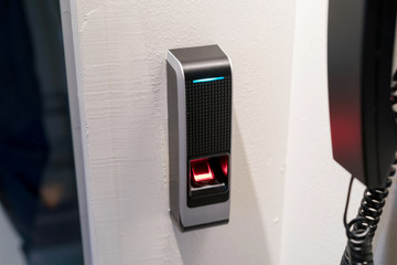 指紋認証・ドア