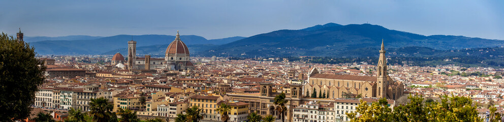 Fototapeta na wymiar Panorama of the beautiful city of Florence from Michelangelo Square