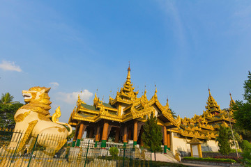 Fototapeta premium Grate lion statue at north entrance gate of Shwedagon pagoda,Yangon in Myanmar