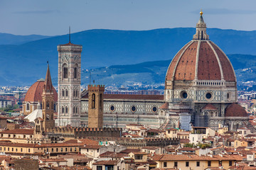 Fototapeta premium Santa Maria del Fiore and the beautiful city of Florence from Michelangelo Square