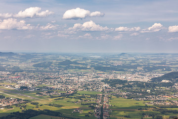 Blick auf Salzburg, Moosstrasse, Stadt, Wolken, Untersberg