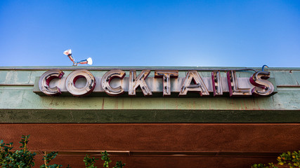 Neon Cocktails sign