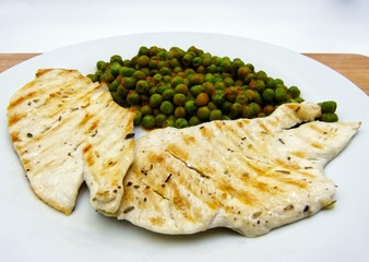 Grilled chicken breasts with peas in tomatoes sauce