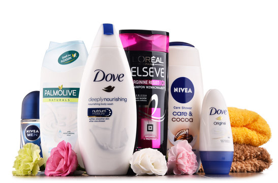 Composition with containers of global cosmetics brands