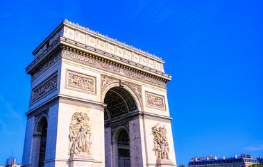 Fototapeta premium A view of the Arc de Triomphe located in Paris, France.