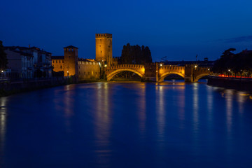 Fototapeta na wymiar Verona city at night
