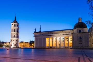 Fototapeta na wymiar Vilnius – Kathedrale Sankt Stanislaus mit Glockenturm
