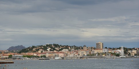 Fototapeta na wymiar Panorama de Sain-Raphaêl