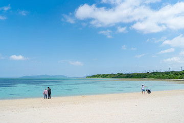 Fototapeta na wymiar 竹富島のビーチ