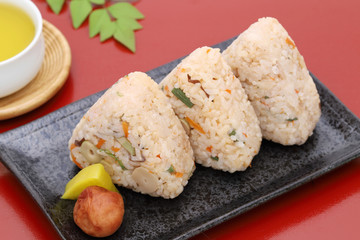 おにぎり　炊き込みご飯