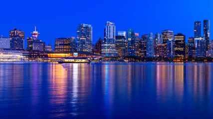 Fototapeta na wymiar Panoramic view of Vancouver city by night