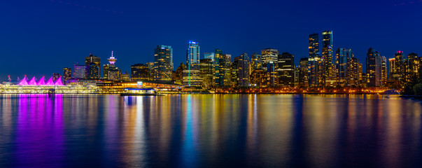 Fototapeta na wymiar Panoramic view of Vancouver city by night