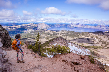 Obraz premium hiker on top of mountain