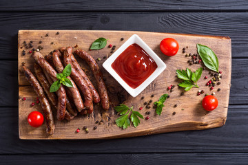 Grilled sausages with tomatoes , pepper and rosemary