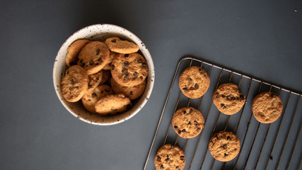  delicious cookies with chocolate chips, to enjoy with everyone.