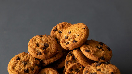  delicious cookies with chocolate chips, to enjoy with everyone.