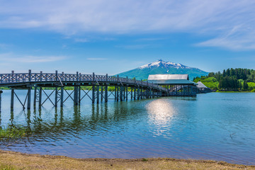 鶴の舞橋と岩木山