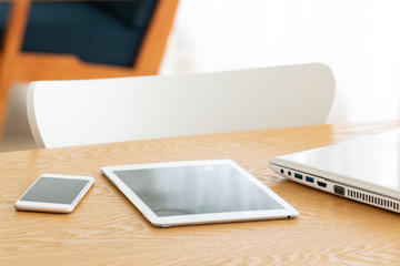 スマートフォンとタブレットPCとノートパソコン