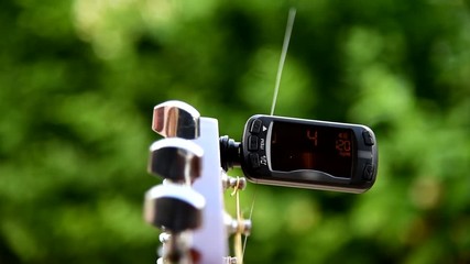 use metronome function in digital guitar tuner for practice guitar