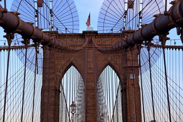 Obraz premium Brooklyn Bridge New York City close up at sunset