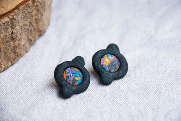 Bkack modern fashion earrings of polymer clay.