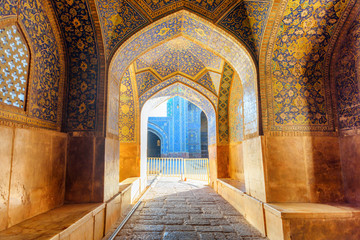 Fototapeta na wymiar Awesome arch corridor leading to courtyard of the Shah Mosque