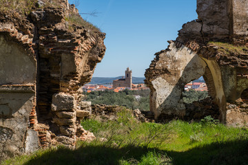 Fototapeta premium Village from the courtyard of the abandoned convent of San Antonio de Padua 15th century, Garrovillas de Alconetar