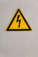achtung strom