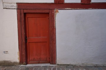 Alte krumme Tür