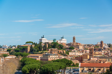 Fototapeta na wymiar Rom - Bei einem Spaziergang über den Testaccio-Hügel kann man die Stadt aus einer höheren Position betrachten.