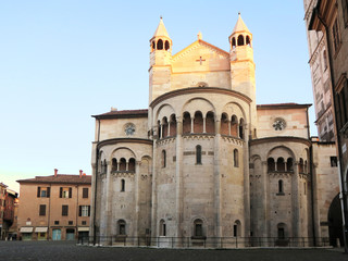 Fototapeta na wymiar Duomo di Modena Piazza Grande Modena