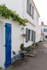 alley in Noirmoutier with white colored house in Vendée France