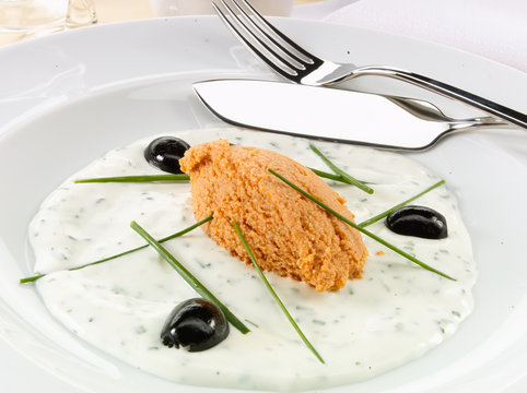 Pastel de cabracho con salsa de queso. Scorpion fish cake with cheese sauce.