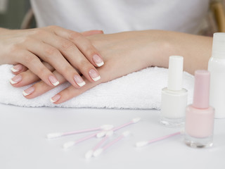 Obraz na płótnie Canvas Delicate woman hands and nail polish