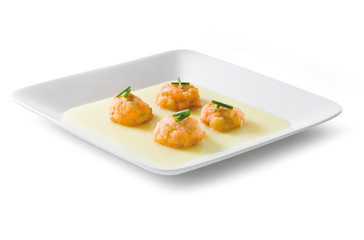 tapas y aperitivos salmón y gambas sobre fondo blanco, vista cenital. tapas and appetizers salmon and prawns on white background, overhead view.