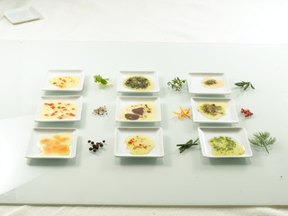 tapas y aperitivos sobre mesa de cristal, celebraciones, vista cenital. tapas and appetizers on a glass table, celebrations, aerial view.