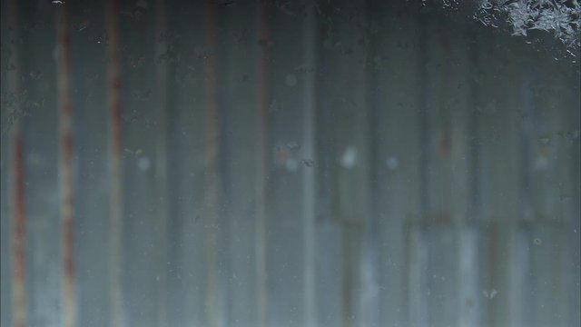 Frozen pattern unchaining the window glass when is warm