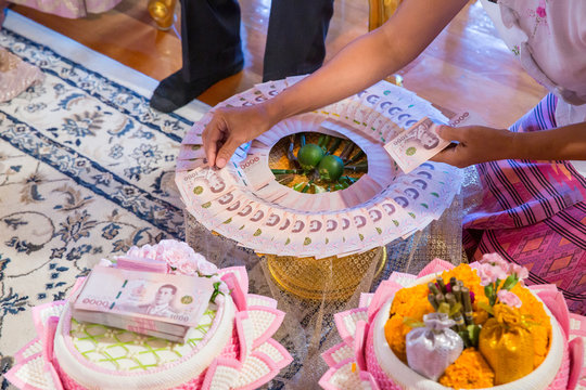 Focus bride price in Thai wedding ceremony, gold necklace, thai banknote and wedding rings. Asian Wedding Traditions. image for background, copy space and objects.