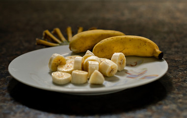 Bananas on the plate.